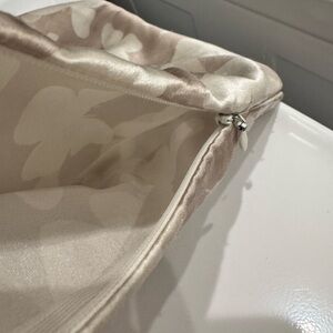 Kitsch butterfly satin pillowcase with zipper